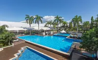Shangri-La The Marina, Cairns - Pools