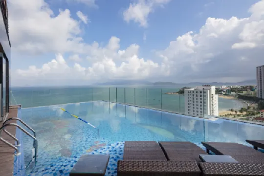 Senia Hotel Отели рядом с достопримечательностью «Чамские Башни Понагар»