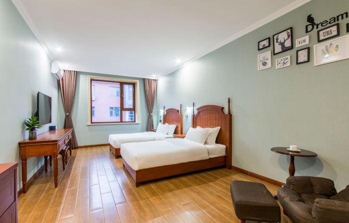 EES Holiday Inn