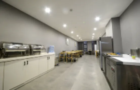 Shell Hotel(east high speed railway station&Zhengdong Business Center store)