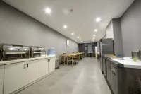 Shell Hotel(east high speed railway station&Zhengdong Business Center store)