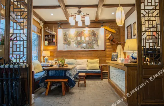 鳳凰四月天客棧