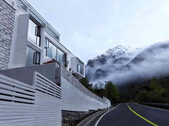 Guanyue Homestay (Shuangqiao Valley Scenic Area of Mount Siguniang)