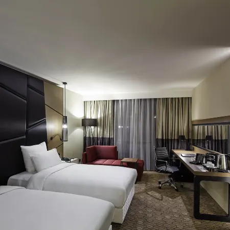 Pullman Istanbul Hotel & Convention Center Отели рядом с достопримечательностью «Бахчелиэвлер»