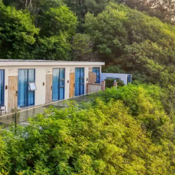 21 nautical miles·Bed Island Beach (Weizhou Island Colorful Beach Branch) Отели рядом с достопримечательностью «Moon Square»