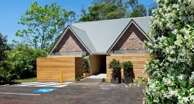 Witches Falls Cottages Hotels near Curtis Falls