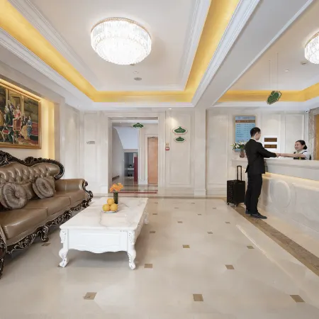 Vienna Classic Hotel (Eye of Tianjin Ancient Culture Street) Отели рядом с достопримечательностью «Барабанная башня Тяньцзиня»