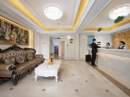Vienna Classic Hotel (Eye of Tianjin Ancient Culture Street) Отели рядом с достопримечательностью «Dabei Temple»