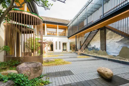 Banwo Zhenpin B&B (Hengdian Film and Television City Branch) Отели рядом с достопримечательностью «Palace of Ming and Qing Dynasties Scenic Area»