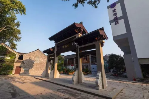 Ancient stele in the temple's Stele Forest 200b1c000001drd152031 W 500 400 R5
