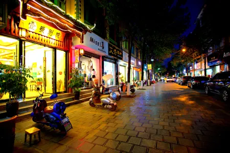 Luoping Yihao Yard Отели рядом со станцией Luoping Railway Station