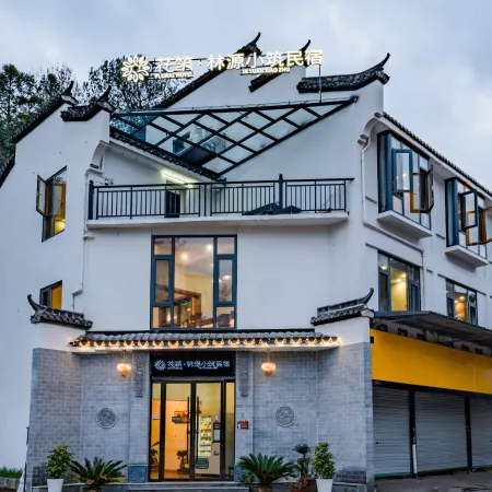 Floral Hotel · Linyuan Xiaozhu hotel (Wuyuan High Speed Railway Station Store)