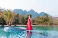 LARNG YAY  Riverview Resort Hotel - プール