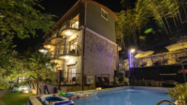 Mogan Mountain Xiaofeng Mujing Xiangye Hot Spring Hostel