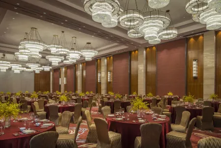 HUALUXE Yangjiang City Center by IHG