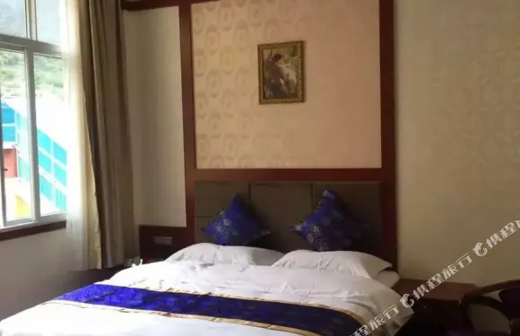 察隅縣雅安商務酒店