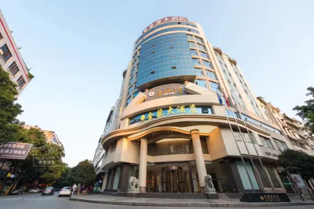 Gold Dragon Hotel Отели рядом со станцией Langzhong Railway Station