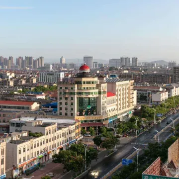 Huanyu Grand Hotel (Yishui Dongfang Shopping Center Chang'an South Road)