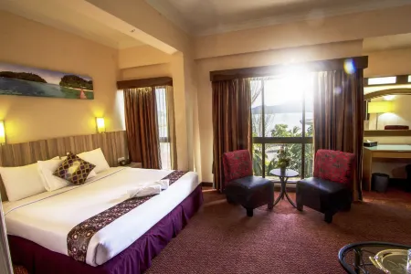 Hotel Grand Continental Langkawi Отели рядом с достопримечательностью «Wat Koh Wanararm Langkawi»