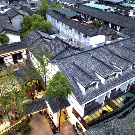Qingcheng Mountain Street ancient town Joy Hotel. Time Flowers. Scenic Center Pedestrian Street Shop