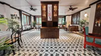Yangshuo Mountain Retreat-by Yulong River