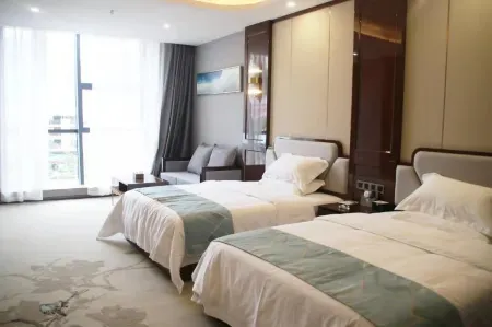 Yilianghuihao Holiday Inn Отели рядом с достопримечательностью «Глобальный автомобильный пассажирский станция Ляо Ляо»