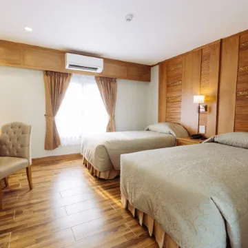 Decharme Hotel Отели рядом с достопримечательностью «Старый город Чан Май»
