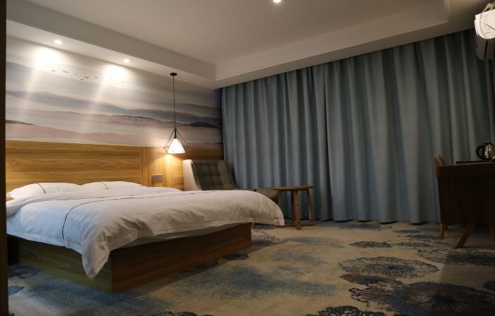 Huaning Renhe Hotel