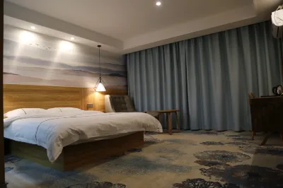 Huaning Renhe Hotel Hotels near Huaningxian Library