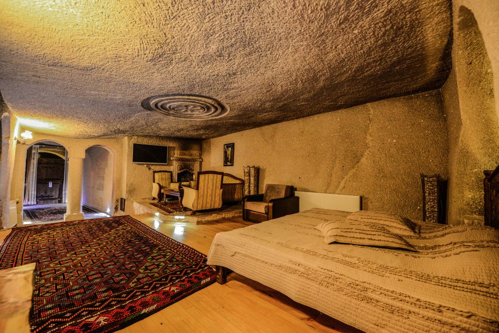 Roma Cave Suite