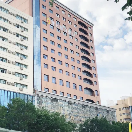 Super 8 Select Hotel (Yangzi Jiang Road Hongshan Park Branch)