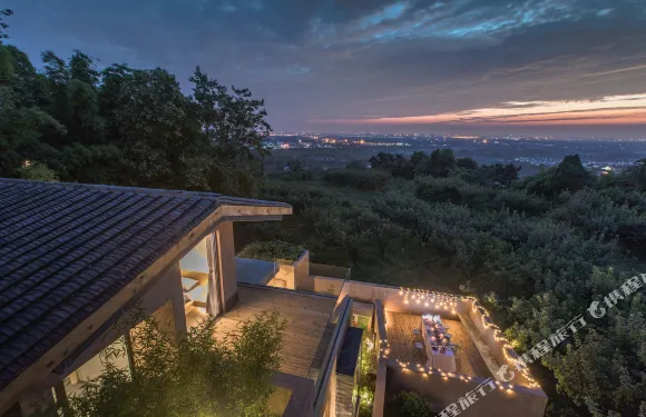 隱居鄉里杏花山上民宿