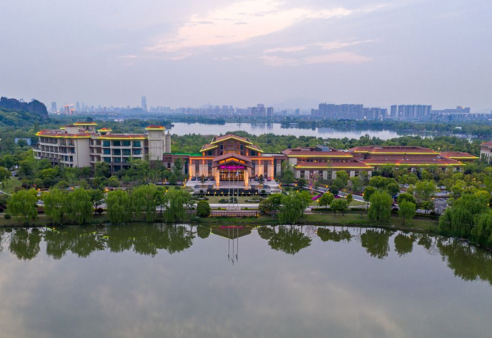 Crowne Plaza Huzhou - Housity