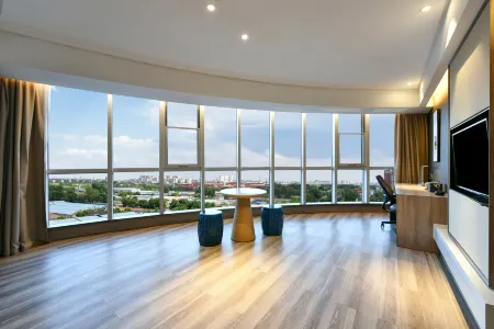 FuAng Hotel Beiijng Huaxiang New Temple of Heaven Отели рядом с достопримечательностью «Eiffel Tower»