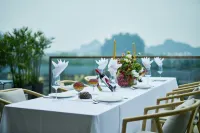 Boyin Yinianjian Hotel (Guilin Two Rivers And Four Lakes Elephant Trunk Hill)