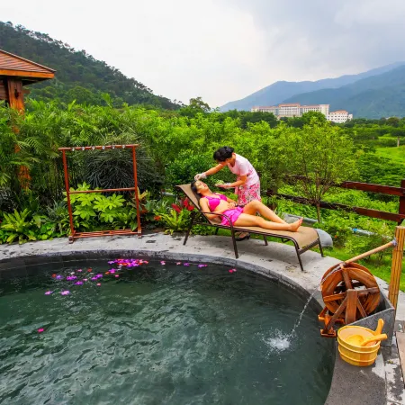 Yunfu Xinxing Longshan Hot Spring Hotel