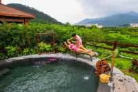 Yunfu Xinxing Longshan Hot Spring Hotel - Romantic