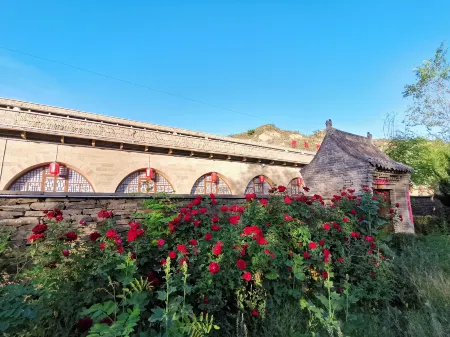 Qiankun Bay Resort Отели рядом с достопримечательностью «Huanghe Shequ Guojia Dizhi Park»