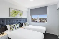 Oaks Brisbane Woolloongabba Suites Hotels in Annerley