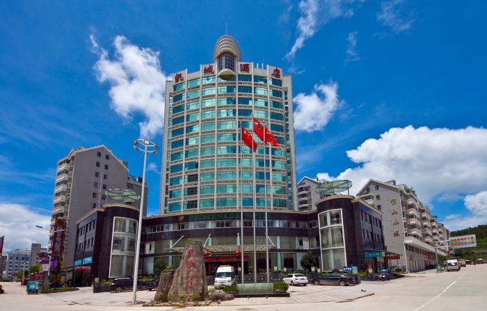 Promenade Hotel