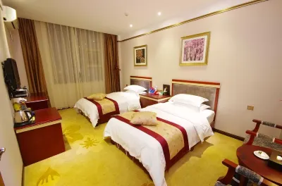 Four Seasons Small Town Hotel
