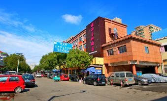 Light Stay·Noli Theme Hotel (Shanghai Fengxian Nanqiao Branch)