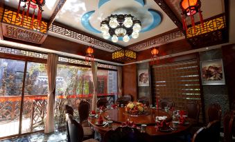 Blue Moon Valley Hotel (Lijiang Ancient City Dashuiche Branch)