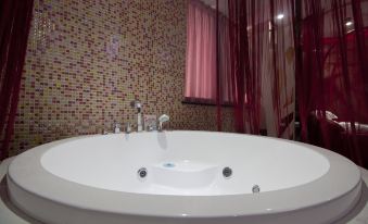 Ailvxing Theme Hotel (Xiangtan Yisuhe Branch)