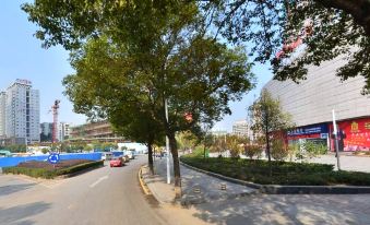 Three Gorges Project Dongshan Hotel (Yichang Water Joy City Three Gorges University)
