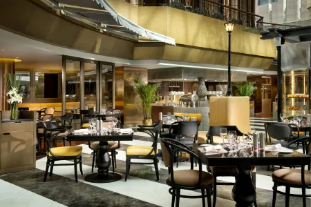 Sofitel Zhengzhou International Hotel Отели рядом с достопримечательностью «Huanghe S & T College School of Information Engineering»