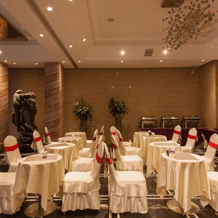 Sherlock Crystal Hotel