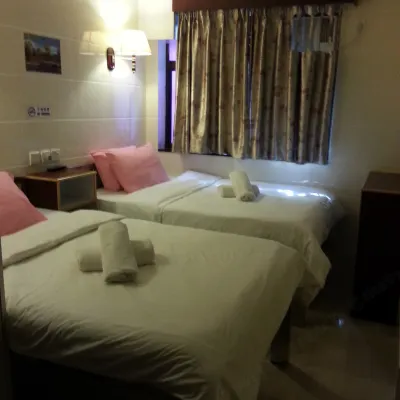 Maple Leaf Guest House Hotel dekat Chung King Mansion