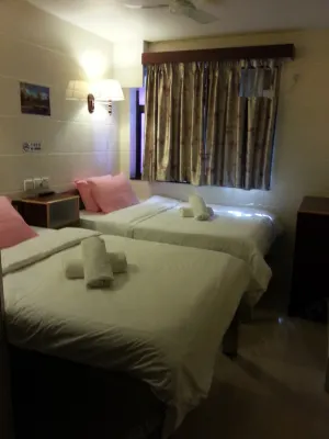 Maple Leaf Guest House - 2 estrellas