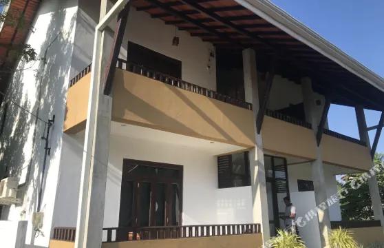 尼甘布日出宮殿旅館